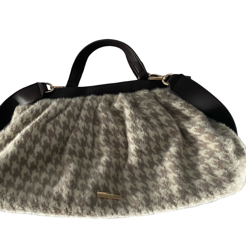 ALESSIA MASSIMO CARRYALL